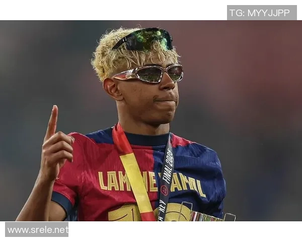 足球场上的传奇球星：从守门员到前锋的绝世风采与经典时刻